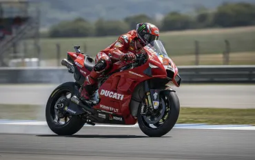 Marc Marquez trionfa a Misano: lo spagnolo vince la Sprint Race e sfida il primato di Martin