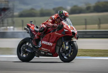 Marc Marquez trionfa a Misano: lo spagnolo vince la Sprint Race e sfida il primato di Martin