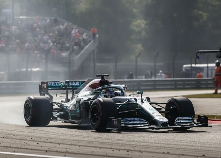 Antonelli Trionfa in Spagna: Mercedes Imbattibile al Madring, Norris Beffato