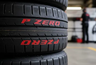 F1 Ferrari domina i test Pirelli a Imola: Hamilton e Leclerc svelano il futuro delle mescole 2027
