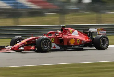 Crisi Ferrari a Madrid: il ritiro di Hamilton riapre la sfida mondiale con McLaren