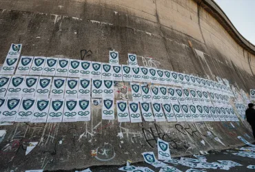AI al bivio: oltre 100 esperti chiedono trasparenza totale sulla sicurezza