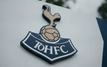 Tottenham nel baratro: Roberto De Zerbi furioso dopo il disastro contro l'Aston Villa