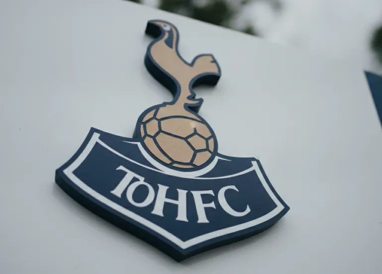 Tottenham nel baratro: Roberto De Zerbi furioso dopo il disastro contro l'Aston Villa