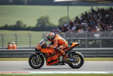 Acosta trionfa a Spielberg: prima storica vittoria in MotoGP per lo squalo di Mazarron