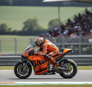 Acosta trionfa a Spielberg: prima storica vittoria in MotoGP per lo squalo di Mazarron