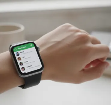 WhatsApp su Apple Watch: la rivoluzione delle emoji arriva finalmente al polso