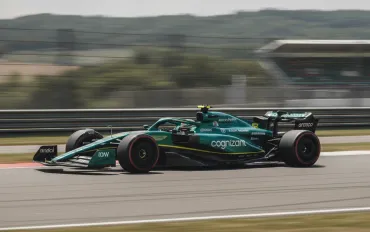 Aston Martin sfida il cronometro a Baku: la AMR26 punta tutto sulla leggerezza
