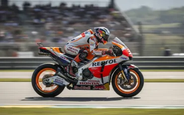 MotoGP, clamoroso ritorno di Somkiat Chantra: sostituirà Joan Mir a Motegi