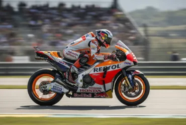MotoGP, clamoroso ritorno di Somkiat Chantra: sostituirà Joan Mir a Motegi