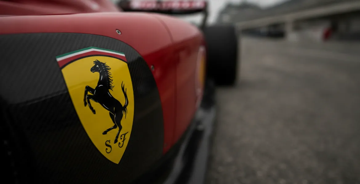 Leclerc a Baku tra sfide e veleni: Con Hamilton nessun caso, ma Mercedes vola