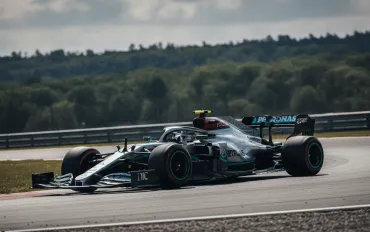 Mercedes domina il venerdì di Baku: Russell e Antonelli davanti a tutti, Ferrari insegue