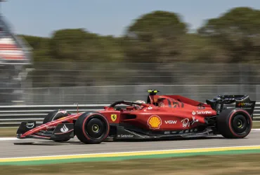 Ferrari alla prova di Baku: Leclerc cerca il guizzo, Hamilton punta sul metodo per la sfida alla Red Bull