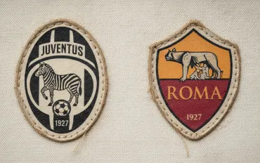 Juventus e Roma, scontro totale per Darryl Bakola: il futuro del centrocampo passa dal Sassuolo