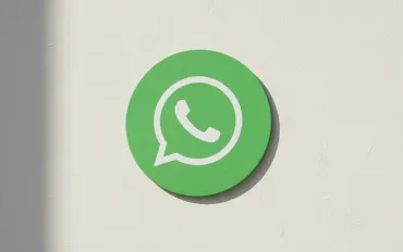 WhatsApp rivoluziona la gestione contatti su iPhone: arrivano i promemoria per i compleanni