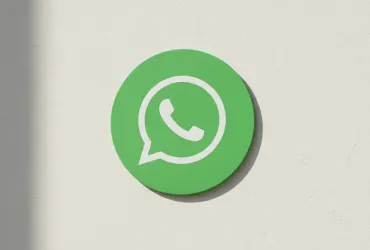 WhatsApp rivoluziona la gestione contatti su iPhone: arrivano i promemoria per i compleanni
