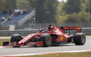 Domenicali indica la rotta alla Ferrari: 'Barra dritta nella tempesta'