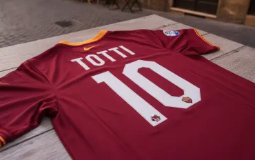 Totti e il traguardo dei 50 anni: Il Milan era il mio sogno alternativo e Maradona resta il calcio