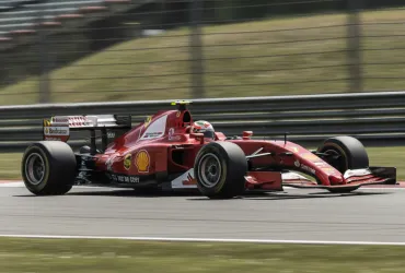 Crisi Ferrari, Leclerc rompe il silenzio: Il deficit non è più solo una questione di cavalli