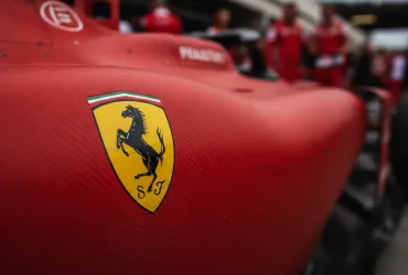 Leclerc e Hamilton fanno scudo: Ferrari unita a Sepang