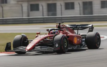 Leclerc ruggisce a Sepang: Ferrari leader nelle FP2, fatica il leader Antonelli