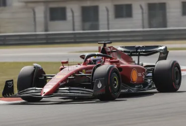 Leclerc ruggisce a Sepang: Ferrari leader nelle FP2, fatica il leader Antonelli