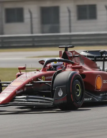 Leclerc ruggisce a Sepang: Ferrari leader nelle FP2, fatica il leader Antonelli