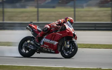 Marc Marquez domina la Sprint di Motegi: il Mondiale MotoGP 2026 è nel caos