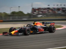 Verstappen domina il caos di Sepang: Antonelli vede il titolo mondiale