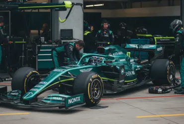 Alonso contro Hamilton è scontro totale a Sepang: Lo spagnolo accusa la FIA di favoritismi