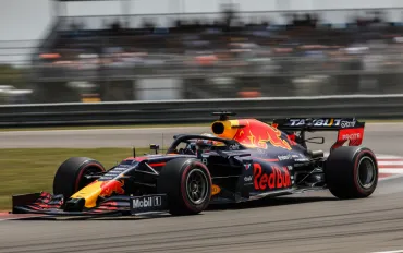 Red Bull, trionfo storico a Sepang: Il primo motore fatto in casa è già vincente