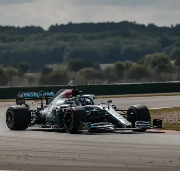 F1 2026, Crisi Motori in Mercedes: Il Guasto di Russell a Sepang Riapre il Mondiale