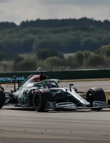 F1 2026, Crisi Motori in Mercedes: Il Guasto di Russell a Sepang Riapre il Mondiale
