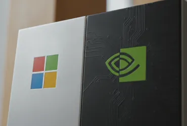 Microsoft e NVIDIA lanciano il Surface Laptop Ultra: l'IA locale diventa realtà