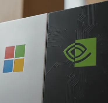 Microsoft e NVIDIA lanciano il Surface Laptop Ultra: l'IA locale diventa realtà