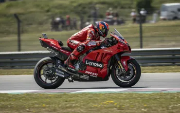 MotoGP, scintille a Mandalika: Marquez contro il nuovo format e la sfida totale con Martin