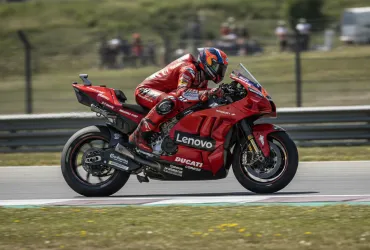 MotoGP, scintille a Mandalika: Marquez contro il nuovo format e la sfida totale con Martin