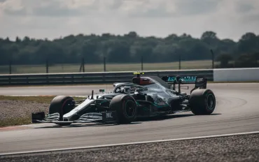 F1 Singapore, Russell torna all'antico per battere Antonelli: la mossa della Mercedes