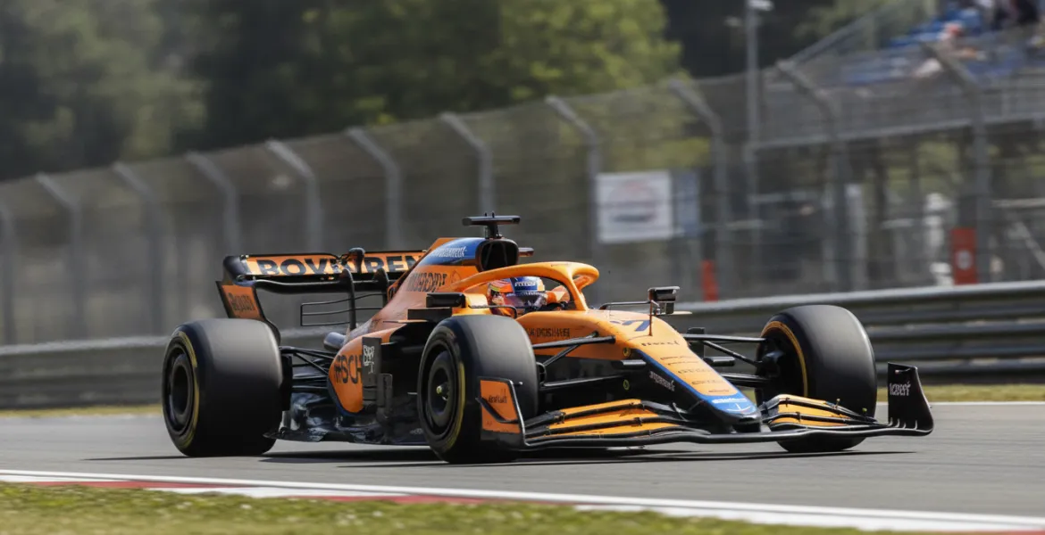 McLaren a Singapore: La MCL40 si trasforma per il riscatto di Lando Norris