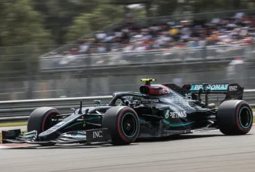 F1 2026: Verstappen firma la pole numero 50 mentre Antonelli lotta con una Mercedes nervosa