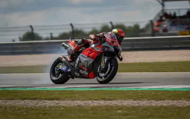 Bezzecchi e Aprilia scrivono la storia in Indonesia: poker clamoroso e 300ª vittoria italiana
