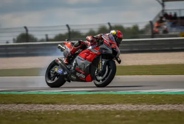 Bezzecchi e Aprilia scrivono la storia in Indonesia: poker clamoroso e 300ª vittoria italiana