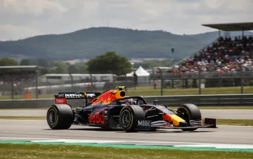 Trionfo di Verstappen a Singapore: Antonelli vede il Mondiale 2026
