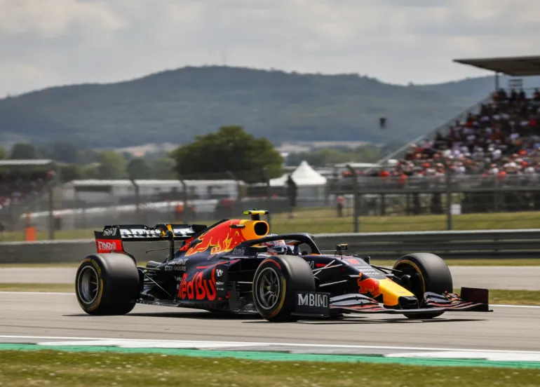 Trionfo di Verstappen a Singapore: Antonelli vede il Mondiale 2026