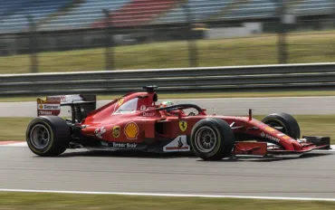Hamilton e il giallo del pit stop a Singapore: errore di distrazione o malore fisico?