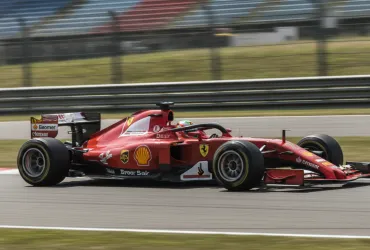 Hamilton e il giallo del pit stop a Singapore: errore di distrazione o malore fisico?