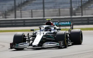 Mercedes W17: il paradosso del nuovo pacchetto sbilancia la Stella