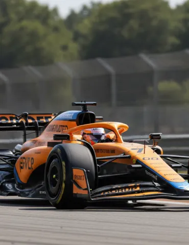McLaren punta tutto su Leonardo Fornaroli: F1 e WEC nel futuro del pilota italiano