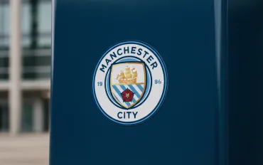 Manchester City a un bivio: retrocessione e sanzioni per illeciti finanziari