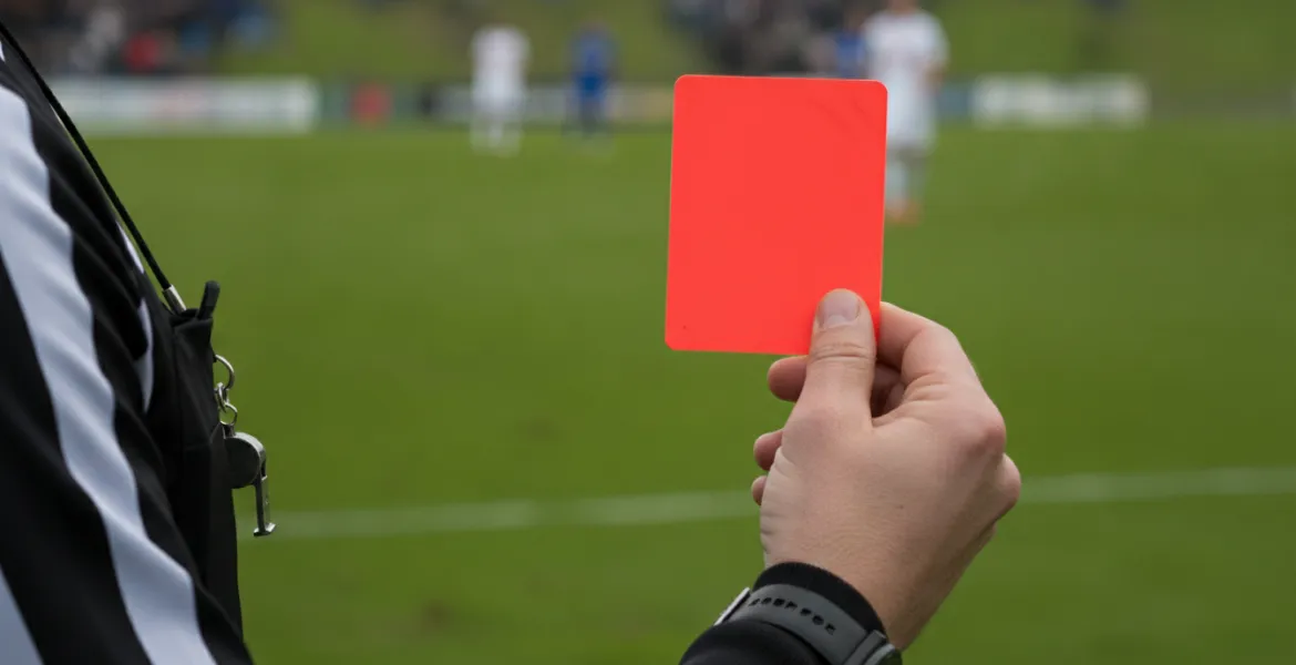 Maignan, il rosso record a Bournemouth: tra dubbi arbitrali e il silenzio del numero uno